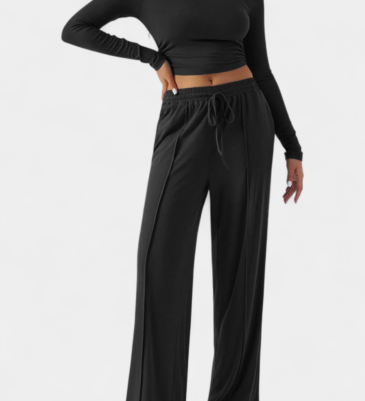 Celaena Two-Piece Set with Round Neckline