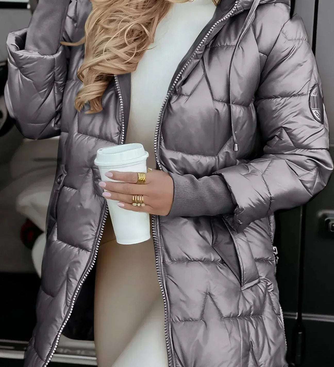 Nora - Abrigo Elegante de Invierno con Capucha y Acolchado