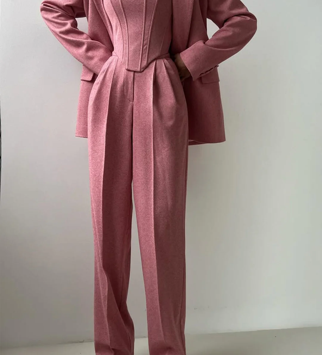 Dolce - Conjunto de Tres Piezas con Blazer de Doble Botonadura